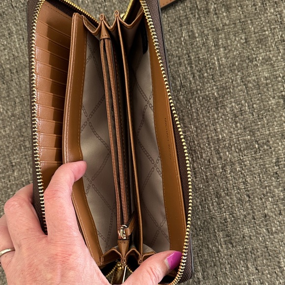 Michael Kors Large Logo Stripe Continental Zip Electric Pink Clutch Wristlet - Picture 4 of 10